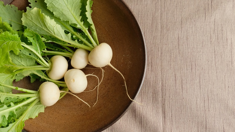 安井シンジの台所】まん丸とした旬野菜の「カブ」。まるごと食べ